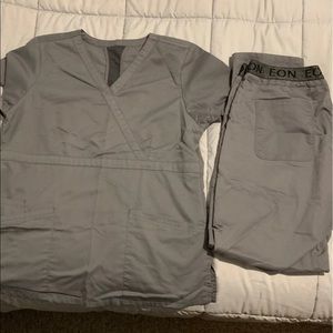 EON Maevn scrubs gray med top lrg bottom
